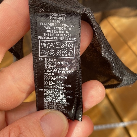 Forever 21 black sequin top with bows at the back, open back  size small - Picture 7 of 12